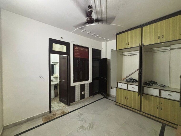 Room, basai dara pur 2 Bedroom 88 Sq.Yd. Builder Floor In Basai Dara Pur Delhi 10398438