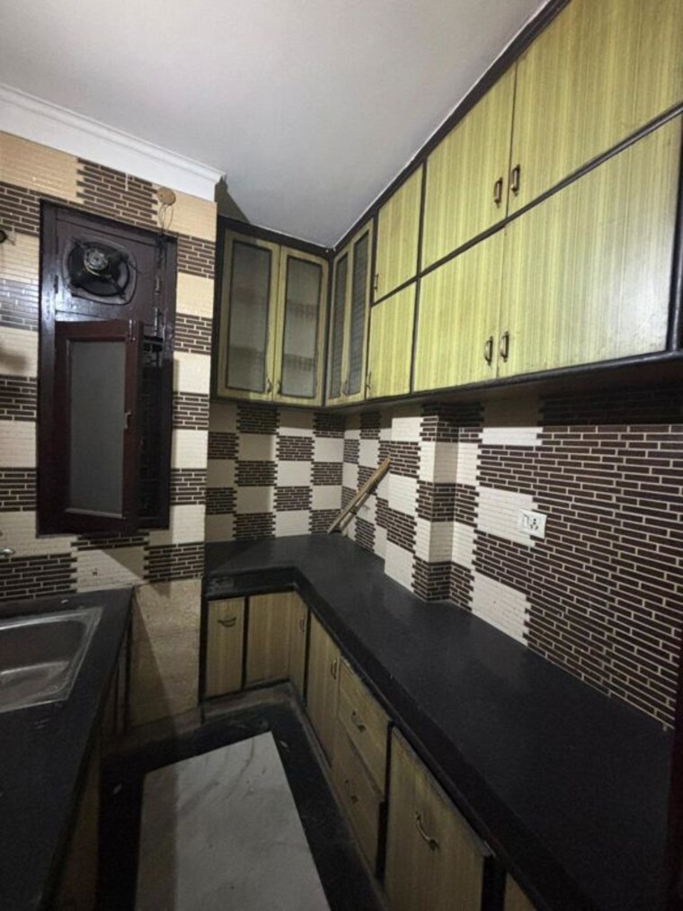 Kitchen, basai dara pur 2 Bedroom 88 Sq.Yd. Builder Floor In Basai Dara Pur Delhi 10398438