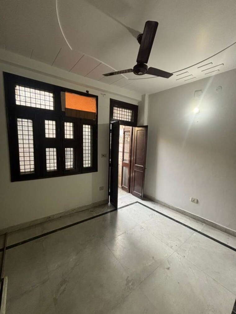 Room, basai dara pur 2 Bedroom 88 Sq.Yd. Builder Floor In Basai Dara Pur Delhi 10398438