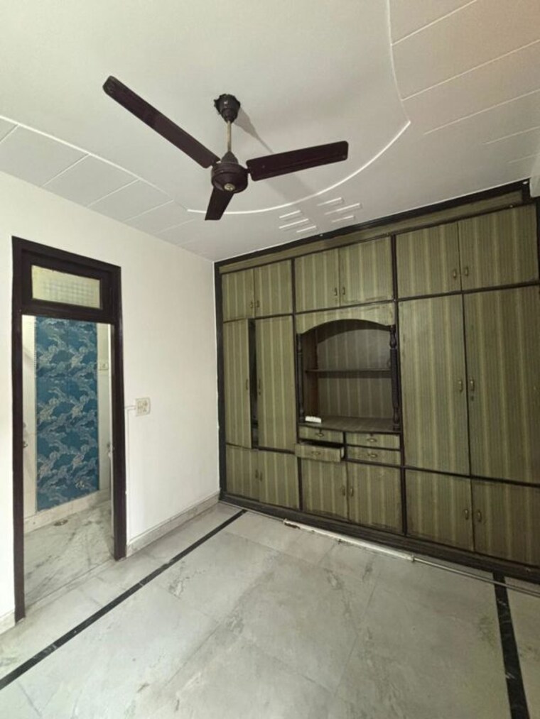 Room, basai dara pur 2 Bedroom 88 Sq.Yd. Builder Floor In Basai Dara Pur Delhi 10398438