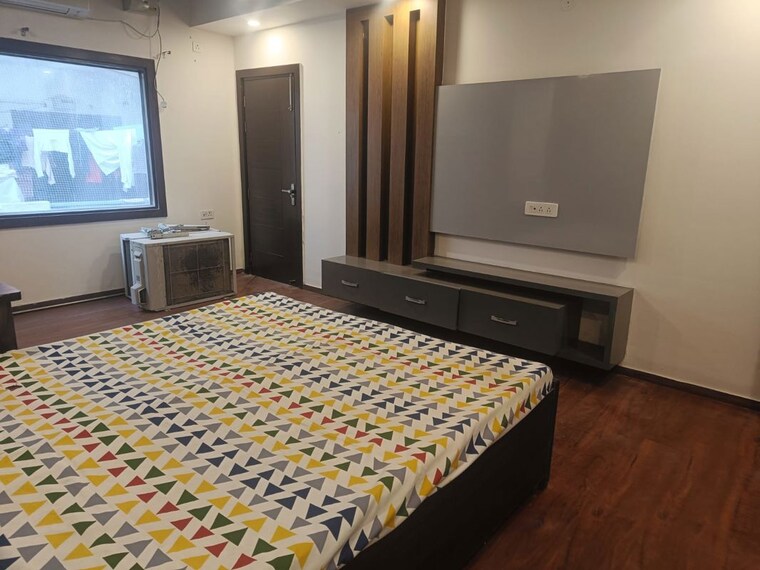 Bedroom, sector 52 3 Bedroom 2130 Sq.Ft. Builder Floor In Sector 52 Gurgaon 10398479