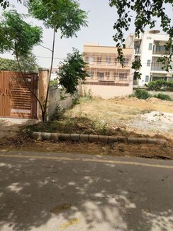 Plot For Sale in Sushant Lok I