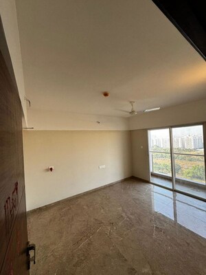 Room in 3 BHK Apartment at Kamgar Putala Vasahat – for Rent