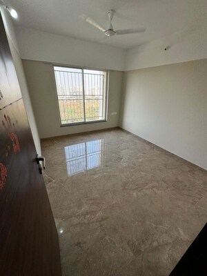 Room in 3 BHK Apartment at Kamgar Putala Vasahat – for Rent
