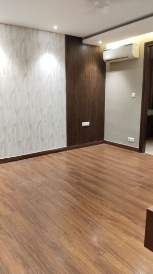 Room in 3 BHK Apartment at Sector 6 Dwarka – for Rent