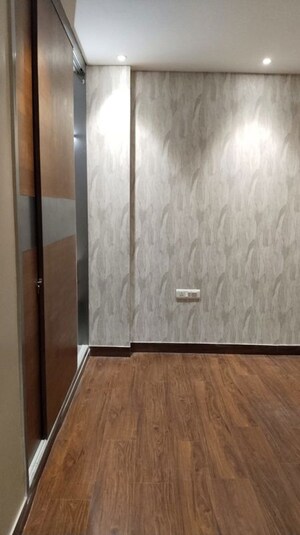 Room in 3 BHK Apartment at Sector 6 Dwarka – for Rent