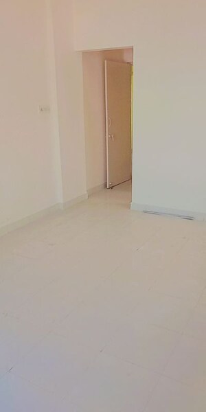 Room in 2 BHK Apartment at Kamgar Putala Vasahat – for Rent