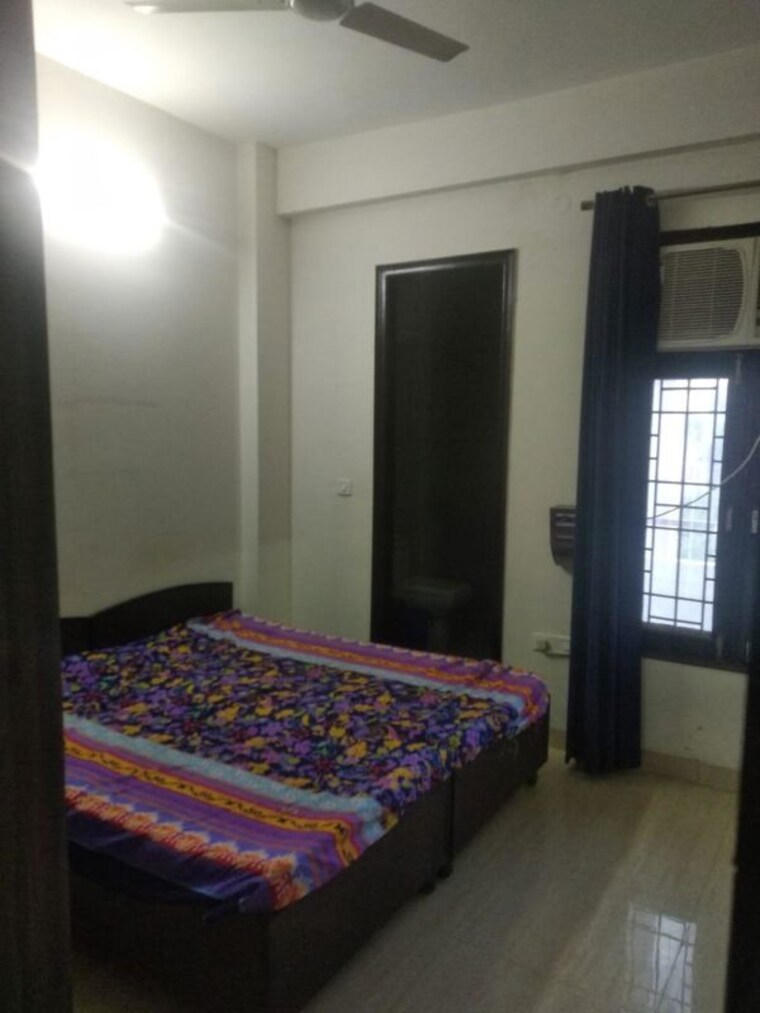 Bedroom, sector 43 2 Bedroom 150 Sq.Yd. Builder Floor In Sector 43 Gurgaon 10398563