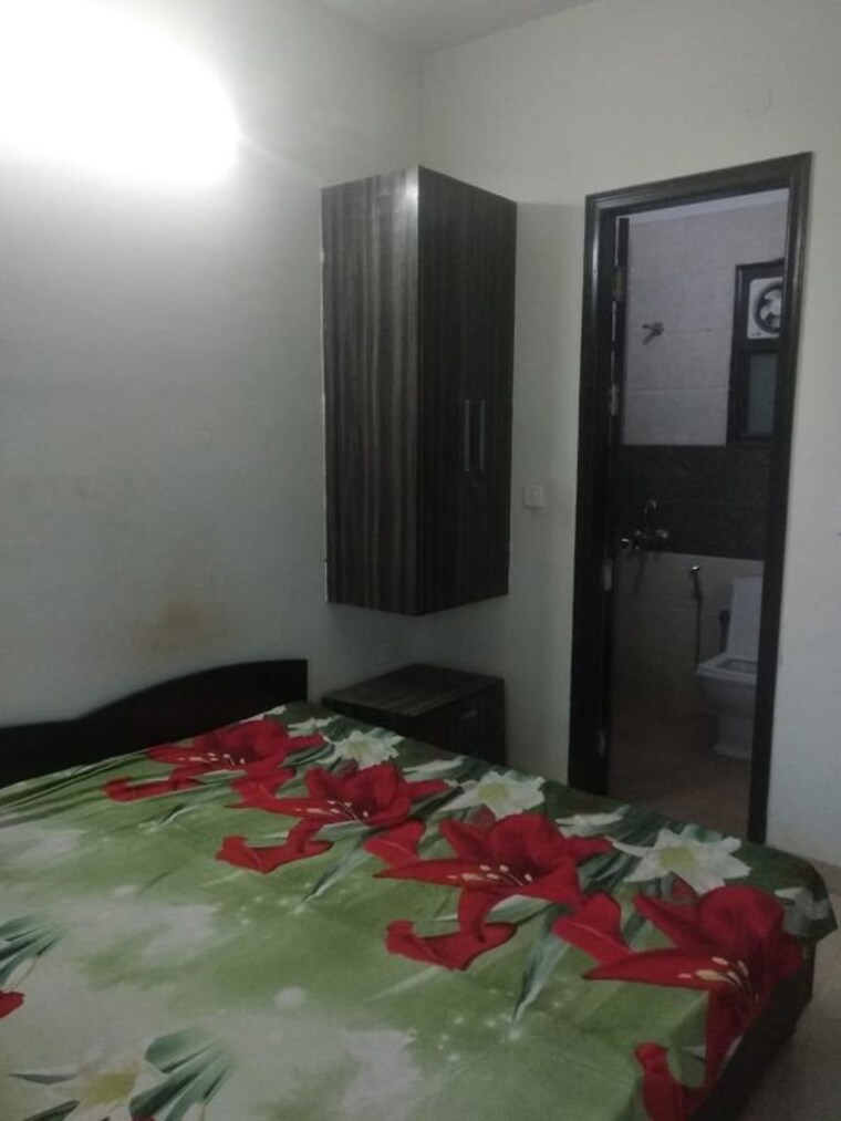 Bedroom, sector 43 2 Bedroom 150 Sq.Yd. Builder Floor In Sector 43 Gurgaon 10398563