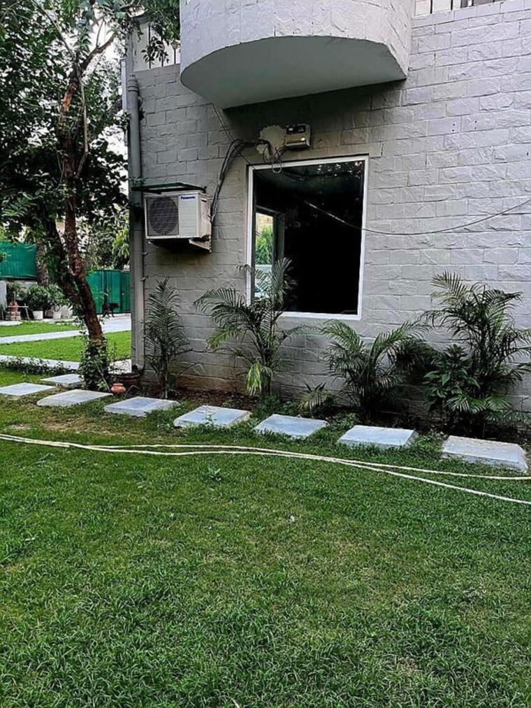 Garden, anupam garden 4 Bedroom 9000 Sq.Ft. Villa In Anupam Garden Delhi 10398597