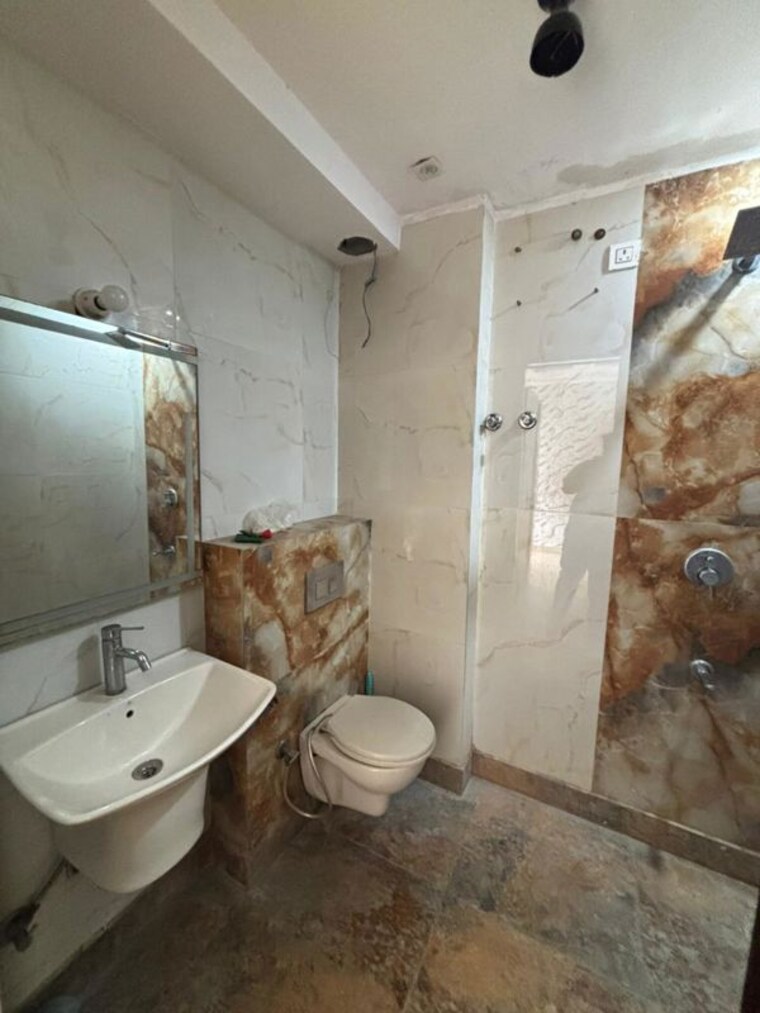 Bathroom, rajouri garden 3 Bedroom 140 Sq.Ft. Builder Floor In Rajouri Garden Delhi 10398604