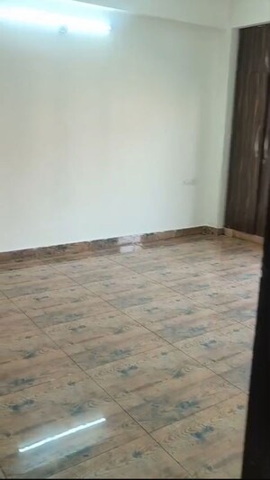 Room in 3 BHK Apartment at LR Bluemoon Homes, Raj Nagar Extension – for Rent