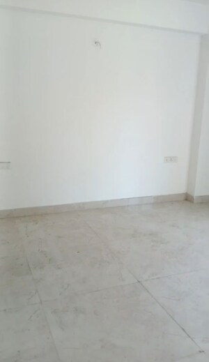 Room in 3 BHK Apartment at Uninav Utopia, Morti – for Rent