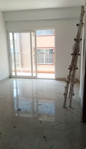 Room in 3 BHK Apartment at Uninav Utopia, Morti – for Rent