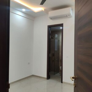 Room in 2 BHK Apartment at Smart World Orchard, Sector 61 – for Rent