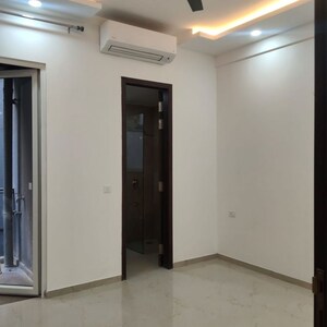 Room in 2 BHK Apartment at Smart World Orchard, Sector 61 – for Rent