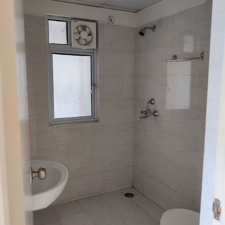 Bathroom, uninav-heights-phase-i 3 Bedroom 1250 Sq.Ft. Apartment In Raj Nagar Extension Ghaziabad 10329772