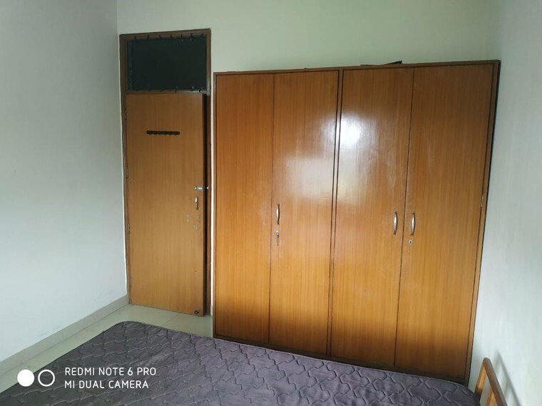 Room, sector 42 1 Bedroom 100 Sq.Yd. Builder Floor In Sector 42 Gurgaon 10398663