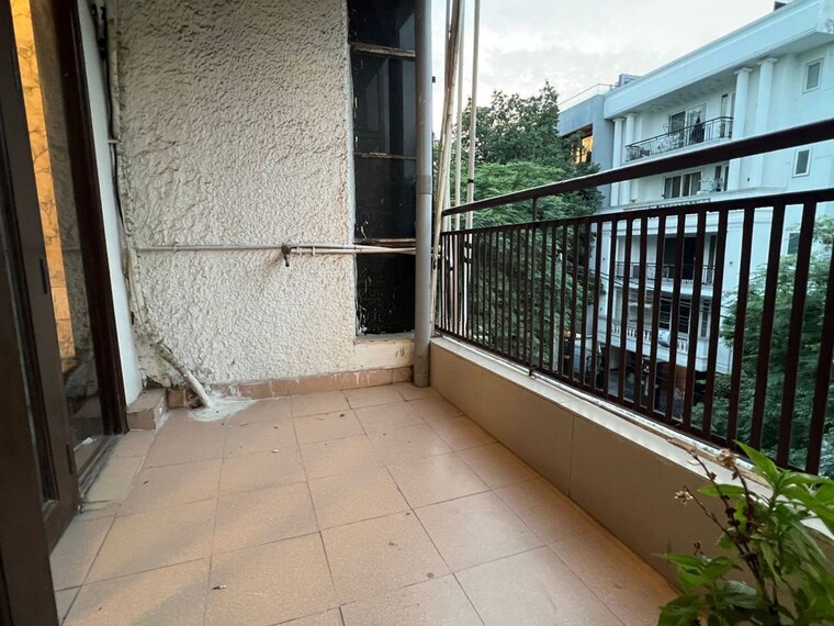 Balcony, sector 42 1 Bedroom 100 Sq.Yd. Builder Floor In Sector 42 Gurgaon 10398663