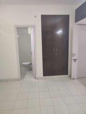 Room in 2 BHK Apartment at Ansal Sushant Estate, Sector 52 – for Rent