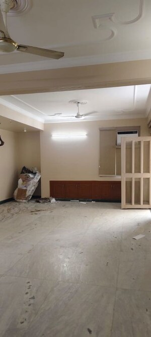 Room in 3 BHK Apartment at Sector 6 Dwarka – for Rent