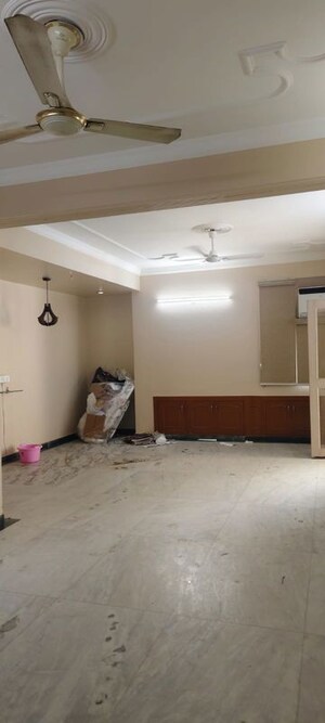 Room in 3 BHK Apartment at Sector 6 Dwarka – for Rent