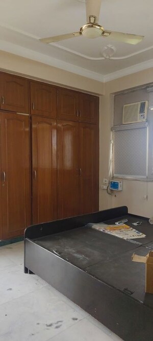 Room in 3 BHK Apartment at Sector 6 Dwarka – for Rent