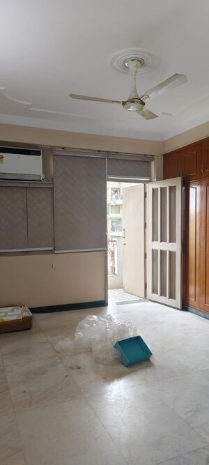 Room in 3 BHK Apartment at Sector 6 Dwarka – for Rent