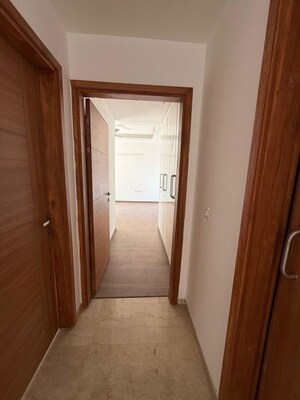 Room in 4 BHK Apartment at Omaxe Lake, North Mullanpur – for Rent