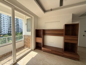 Room in 4 BHK Apartment at Omaxe Lake, North Mullanpur – for Rent