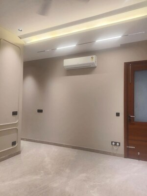 Room in 4 BHK Builder Floor at Safdarjung Enclave – for Sale