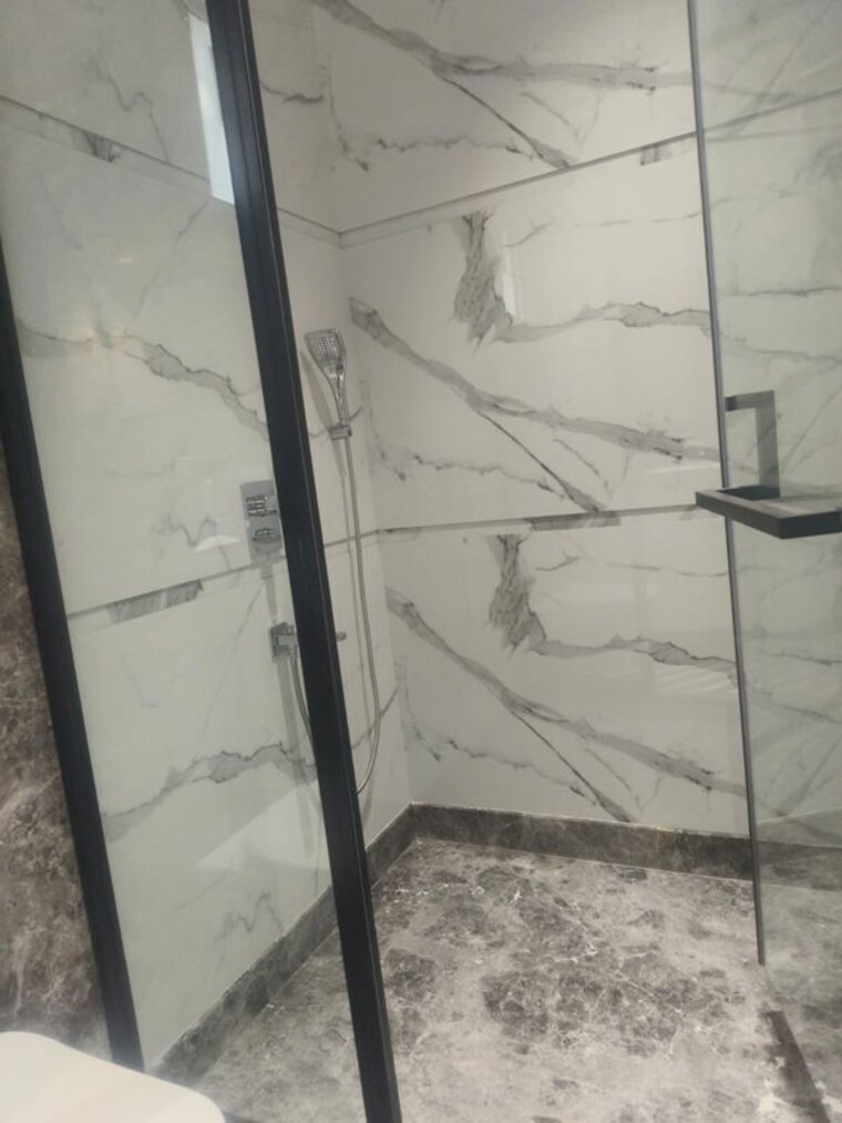 Bathroom, safdarjung enclave 4 Bedroom 250 Sq.Yd. Builder Floor In Safdarjung Enclave Delhi 10398708