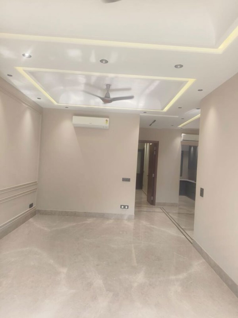 Living Room, safdarjung enclave 4 Bedroom 250 Sq.Yd. Builder Floor In Safdarjung Enclave Delhi 10398708