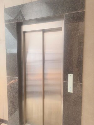 Lift in 4 BHK Builder Floor at Safdarjung Enclave – for Sale