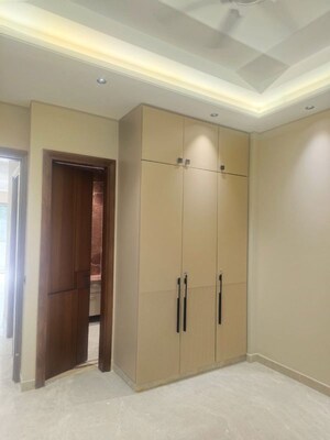 Room in 4 BHK Builder Floor at Safdarjung Enclave – for Sale