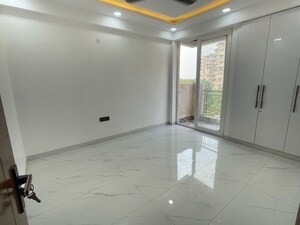 Room in 3 BHK Apartment at Sector 6 Dwarka – for Rent