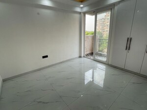 Room in 3 BHK Apartment at Sector 6 Dwarka – for Rent