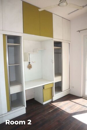Room in 3 BHK Apartment at BPTP Astaire Garden-Monet Floors, Sector 70a – for Sale