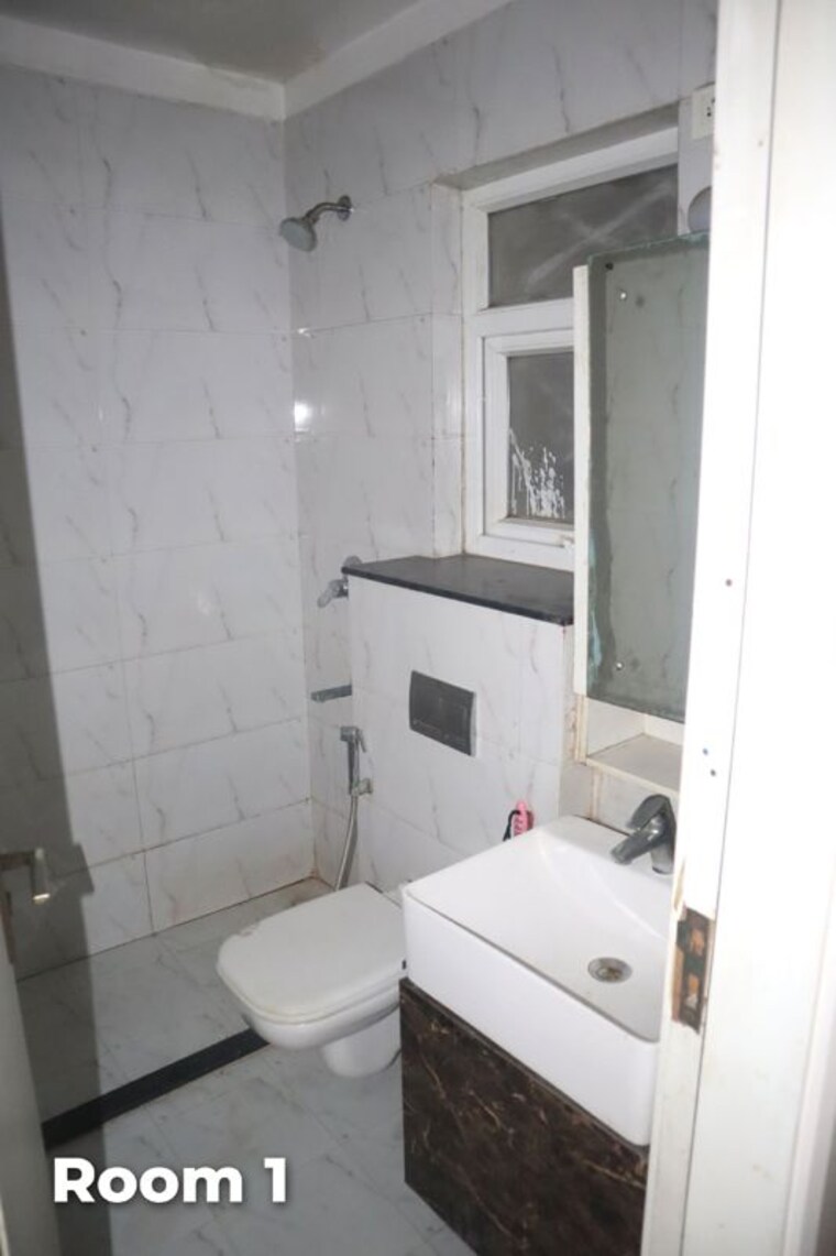Bathroom, bptp-astaire-garden-monet-floors 3 Bedroom 2512 Sq.Ft. Apartment In Sector 70a Gurgaon 10398721