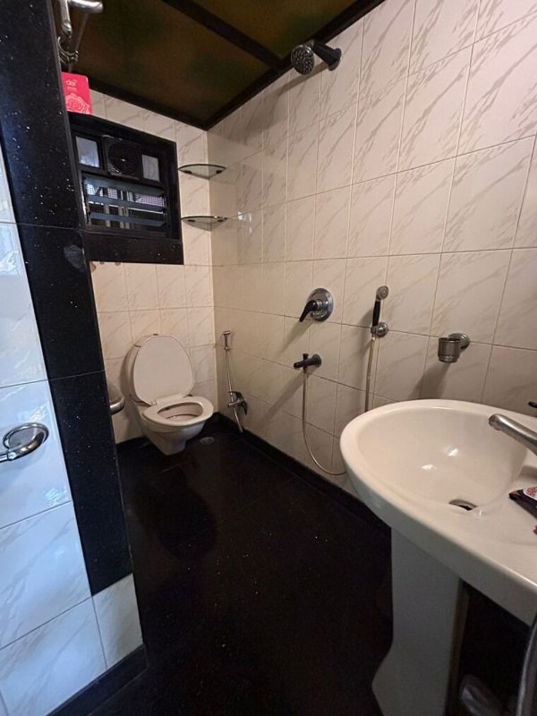 Washroom, bandra west 1.5 Bedroom 650 Sq.Ft. Apartment In Bandra West Mumbai 10398756