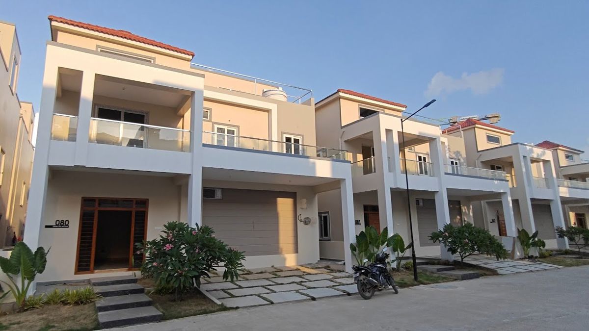 2 BHK + Pooja Room,Servant Room,Study Room,Extra Room,Basement,Store Room 2384 Sq.Ft. Villa in Sri Mytri Aavasa