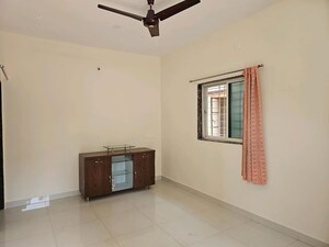 Room in 2 BHK Apartment at Wadgaon Sheri – for Rent