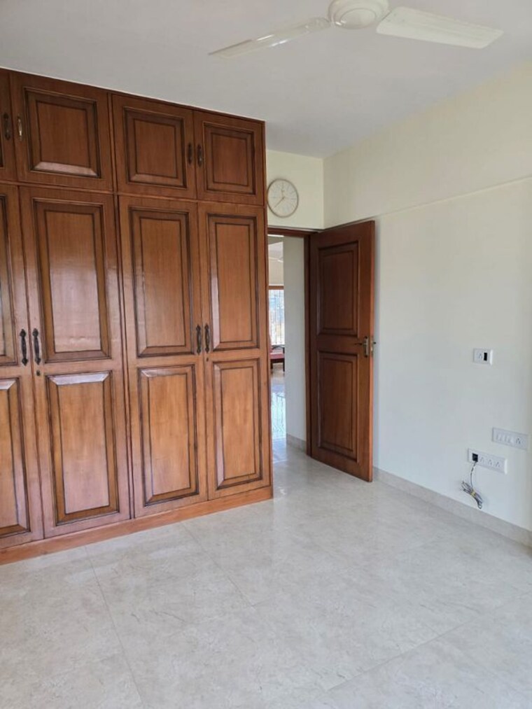 Room, bandra west 2 Bedroom 700 Sq.Ft. Apartment In Bandra West Mumbai 10398774