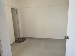 Room in 1 BHK Apartment at Runwal Gardens, Dombivli East – for Rent