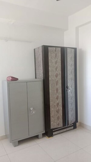 Furnished Amenities in 3 BHK Apartment at The Mahesh CGHS, Sector 21c – for Rent