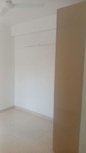 Room in 3 BHK Apartment at The Mahesh CGHS, Sector 21c – for Rent