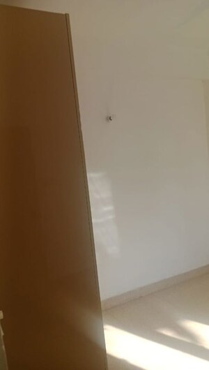 Room in 3 BHK Apartment at The Mahesh CGHS, Sector 21c – for Rent