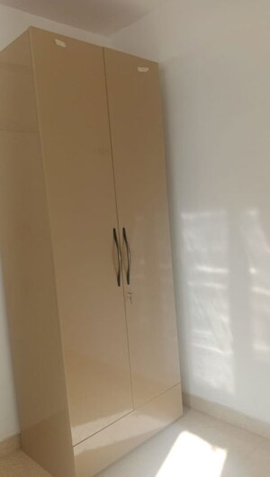 Furnished Amenities in 3 BHK Apartment at The Mahesh CGHS, Sector 21c – for Rent