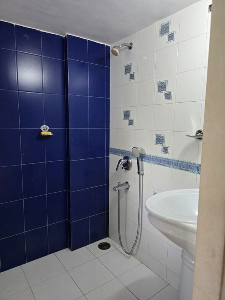 Bathroom, bandra west 2 Bedroom 700 Sq.Ft. Apartment In Bandra West Mumbai 10398781