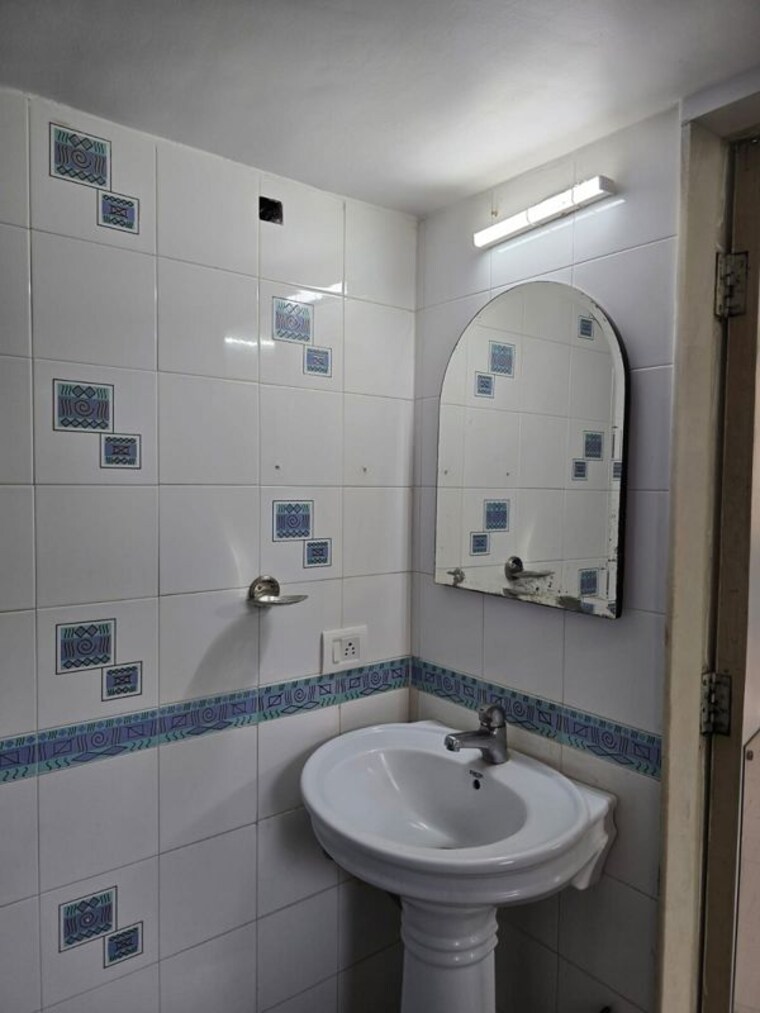 Bathroom, bandra west 2 Bedroom 700 Sq.Ft. Apartment In Bandra West Mumbai 10398781